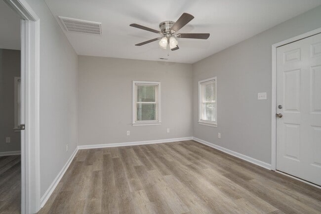 Building Photo - 2 Bedroom House - Coming Soon!