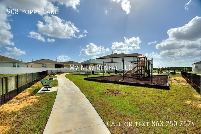 Building Photo - 908 Poppy Ln