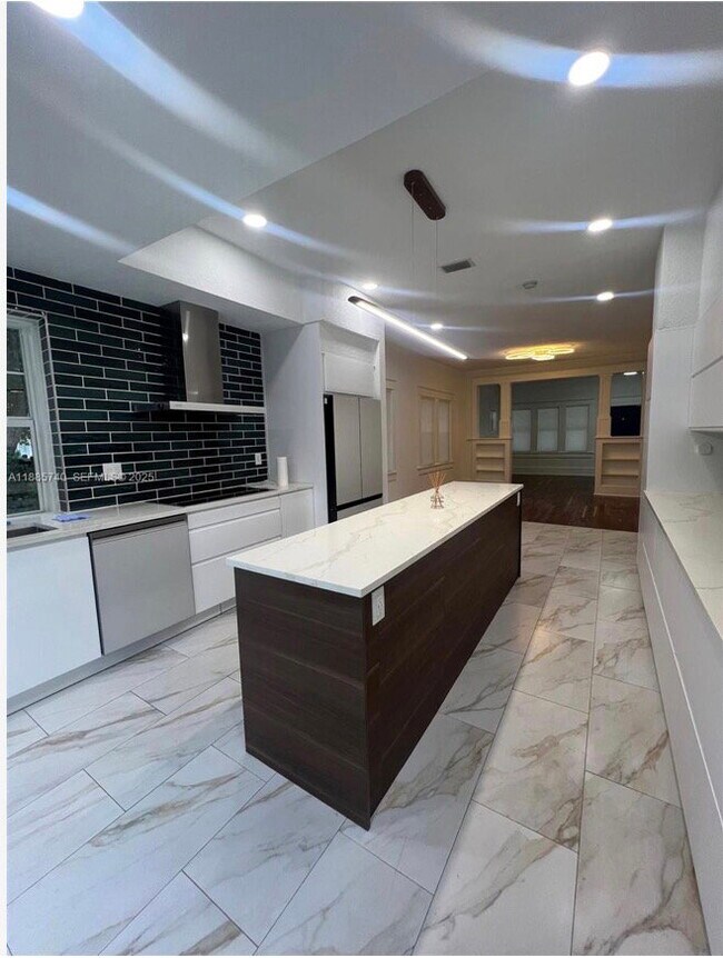 Building Photo - Southwest 1st Avenue, Hallandale Beach, FL 33009 - 3 BR 2 BA single-family home