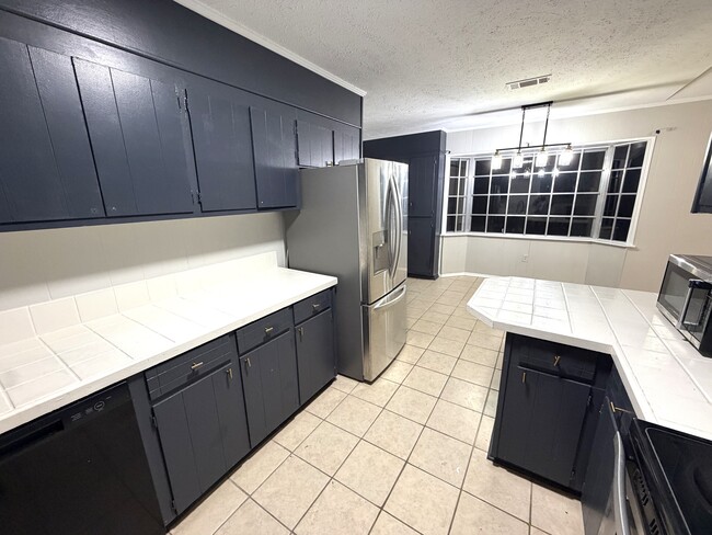 Building Photo - 5919 40th Ct