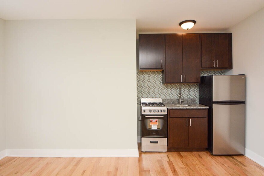 Building Photo - 4551 N Damen Ave