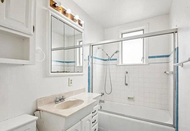 Building Photo - 1629 W 110th St