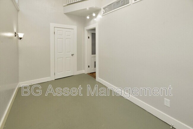 Building Photo - 2359 Prune St