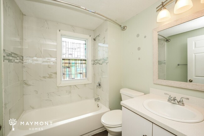 Building Photo - 3 Bedroom in Maple Heights, OH