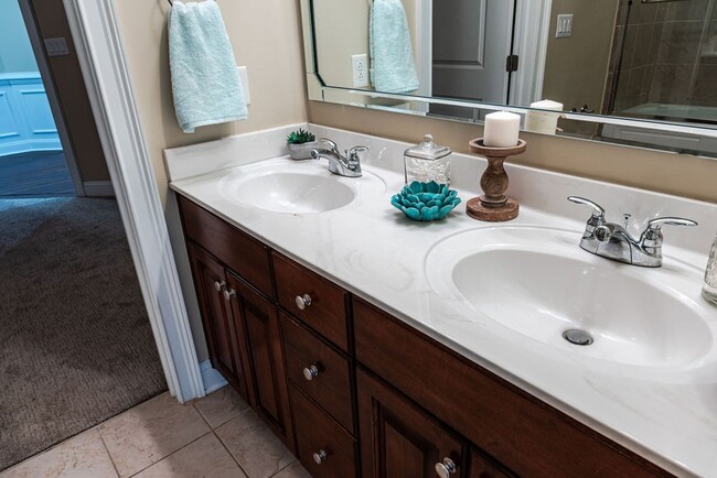 Building Photo - Luxurious Condo in Downtown Fayetteville