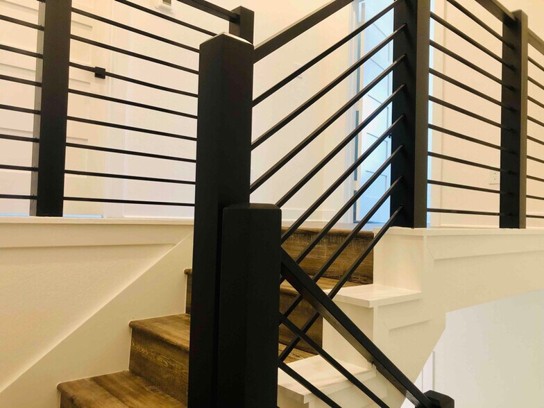 Building Photo - 5813 England St