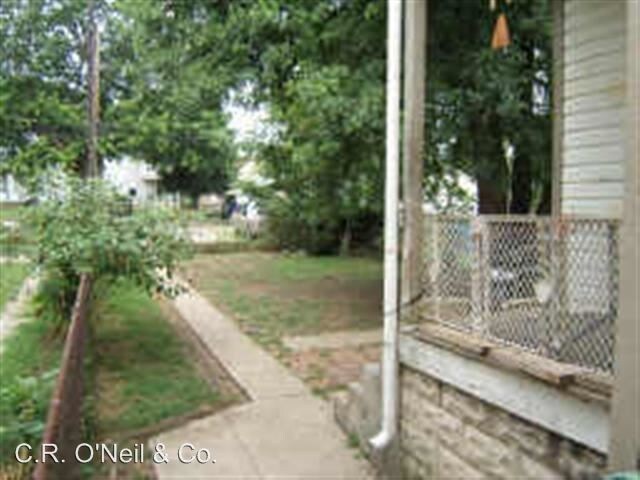 Building Photo - 341-343 S Richardson Ave
