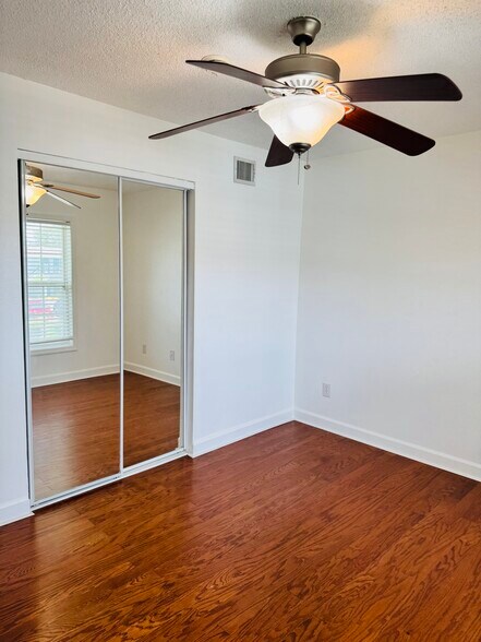 Building Photo - 4876 Conway Rd