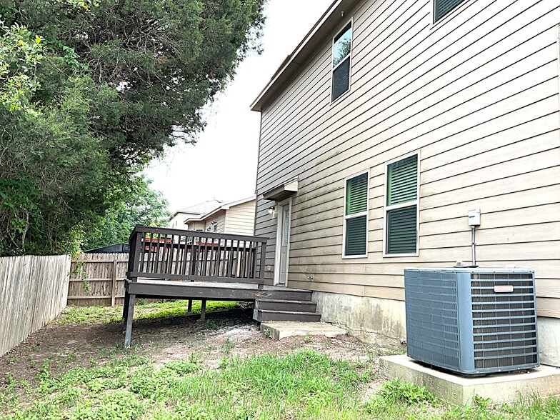 Building Photo - 736 Community Dr