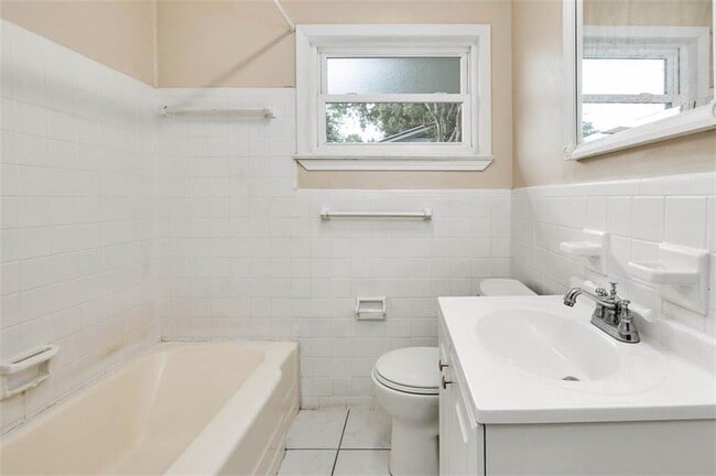 Building Photo - 2908 Mimosa Rd