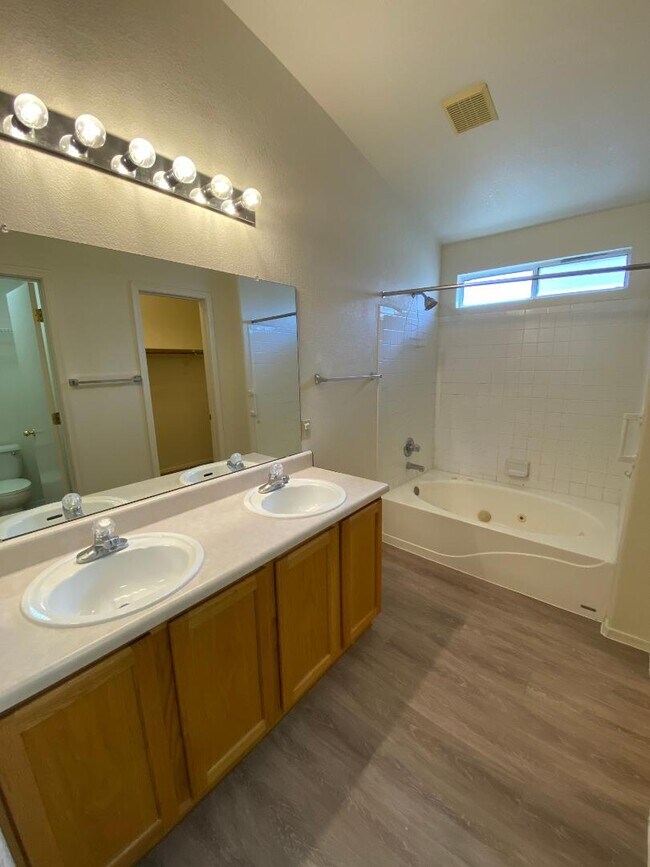 Building Photo - 10237 E Desert Crossings Way