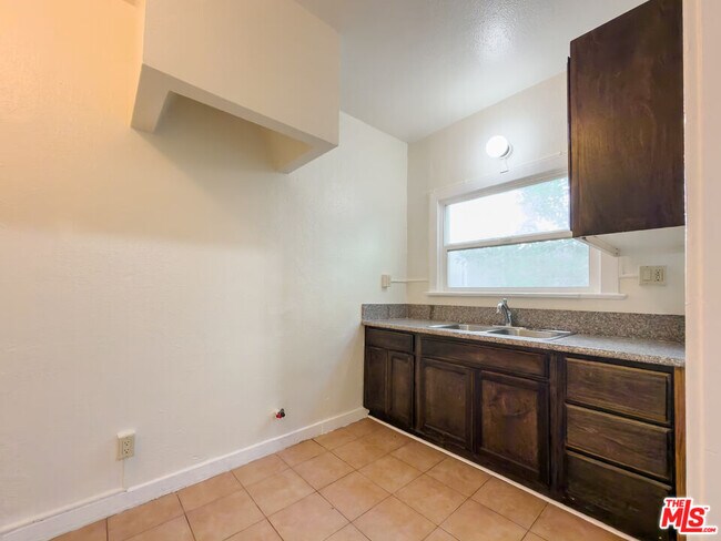 Building Photo - 504 S Rampart Blvd