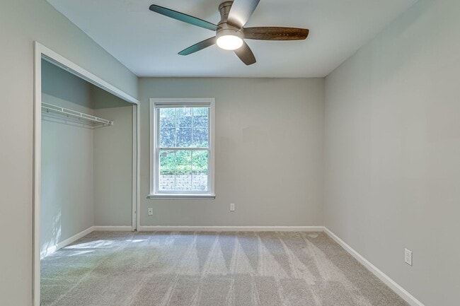 Building Photo - Gorgeous Single Family Home on a Cul-de-Sac!