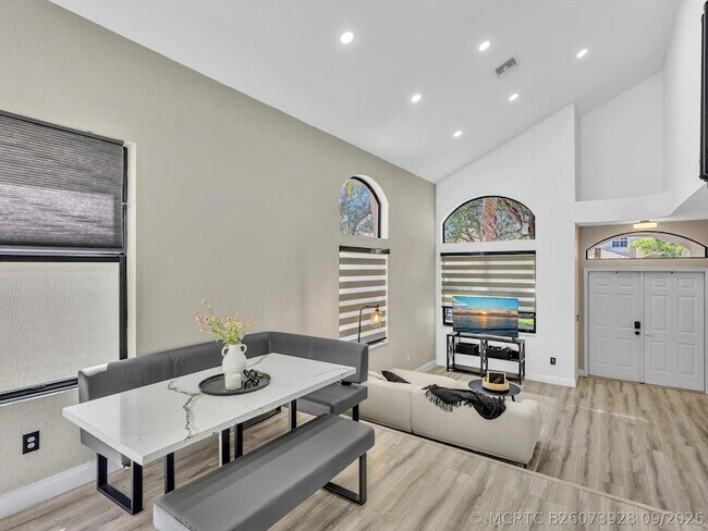 Building Photo - 7834 Oak Grove Cir