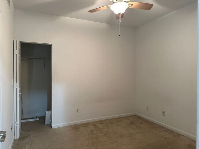 Building Photo - 1986 Freeport Dr