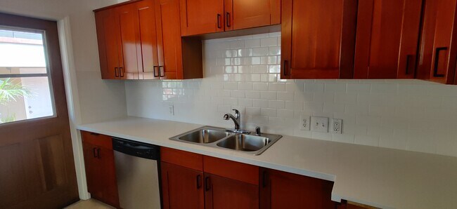 Building Photo - 6216 Stanley Ave