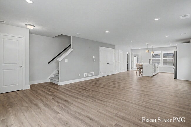 Building Photo - 3-Bed with 2.5 Baths in Rockford's Serene Setting with Fenced in Yard