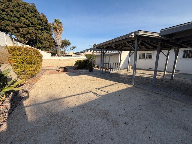 Building Photo - 6322 Clyde Ave