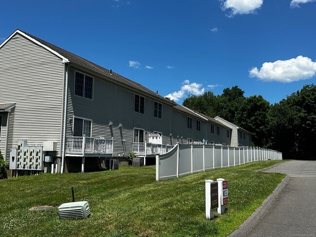 Building Photo - 44 Taft Pointe