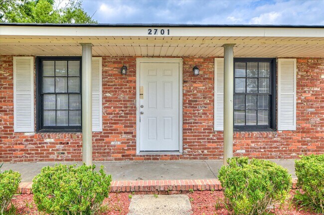 Building Photo - 2701 Deen Ave