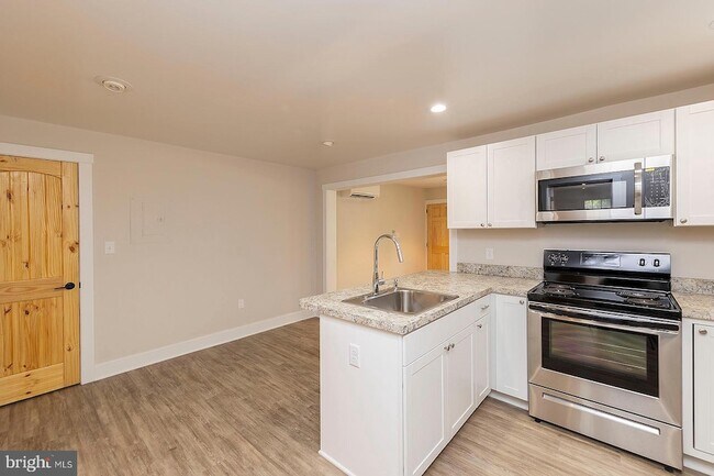 Building Photo - 550 N Loudoun St