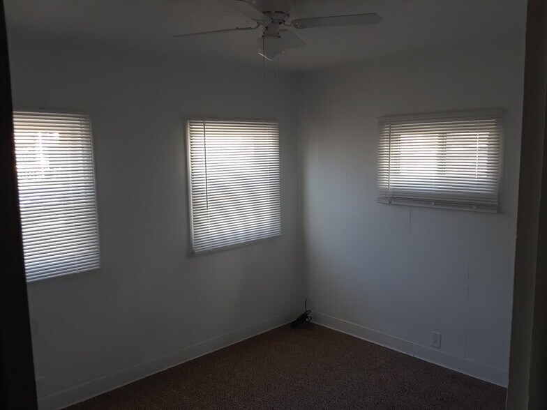 Building Photo - 222 Rosehill Ave