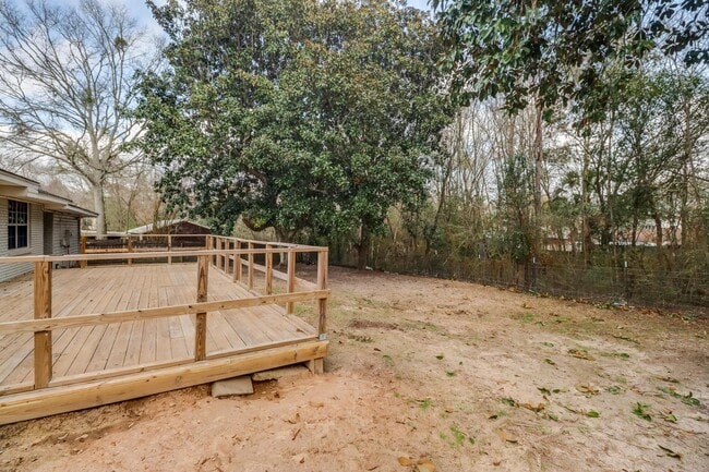 Building Photo - 15744 Parkwood Dr S