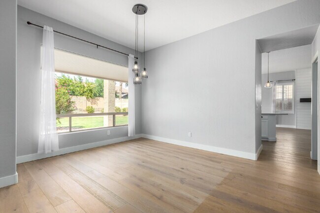 Building Photo - Arabian Views 4 bed 2 bath with pool