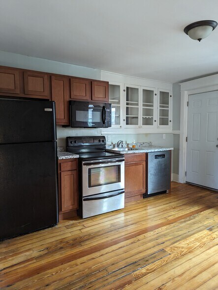 Building Photo - 329 Madison Ave