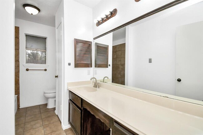 Building Photo - 1207 Martingale Ct