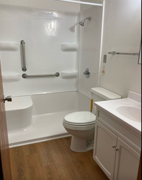 Building Photo - 440 3rd St SE