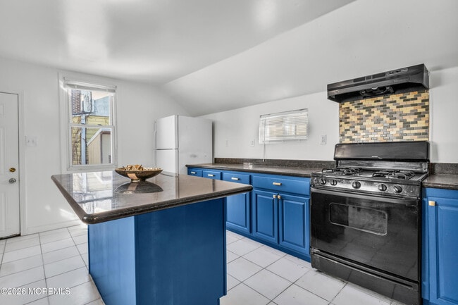 Building Photo - 56 Highland Ave