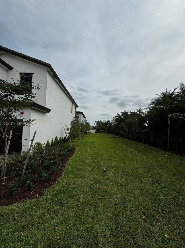 Building Photo - 285 SW 159th Ln