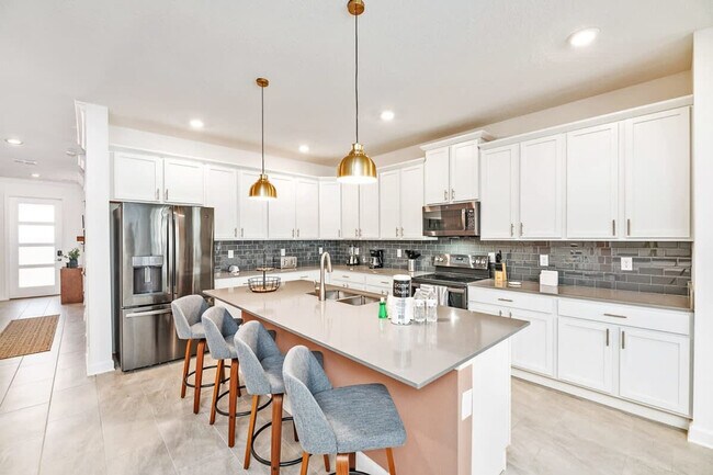 Building Photo - 4246 Paragraph Dr