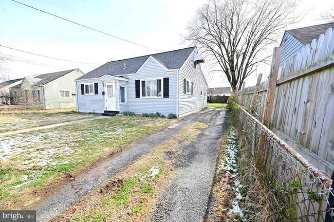 Building Photo - 2610 Lakehurst Ave