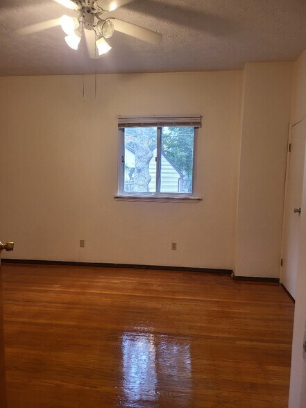 Building Photo - 46 Brighton St