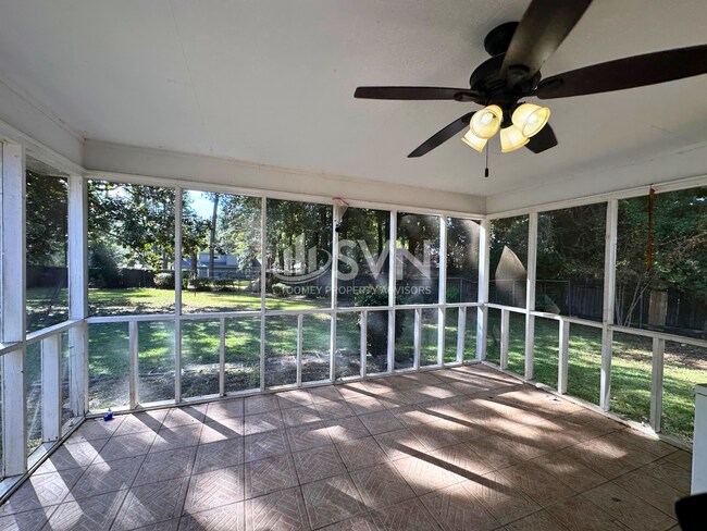 Building Photo - 110 Windsor Dr