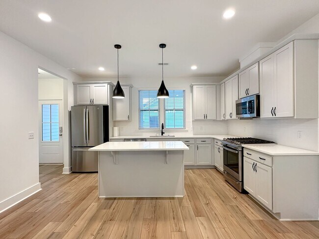 Building Photo - Luxury Townhome in Midtown Nexton