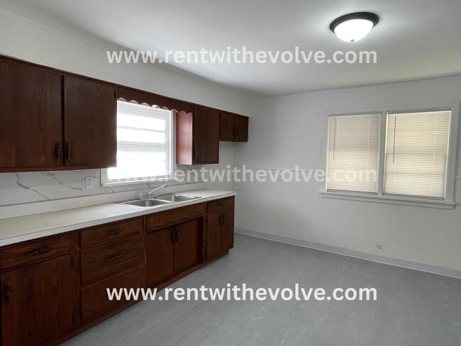 Building Photo - 758 Beeson Dr