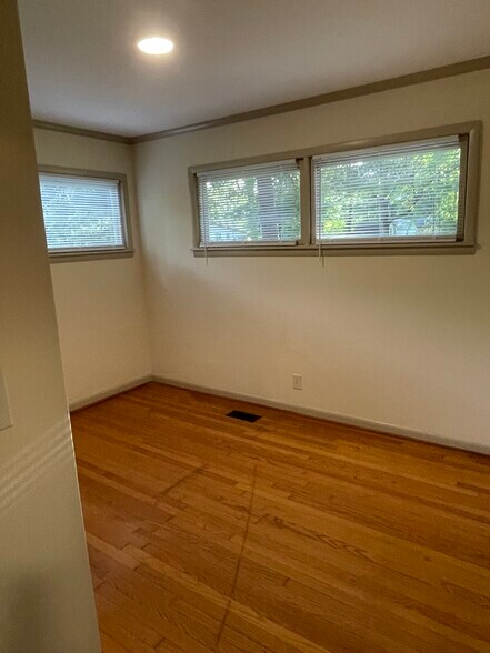 Building Photo - 208 Foxboro Ln