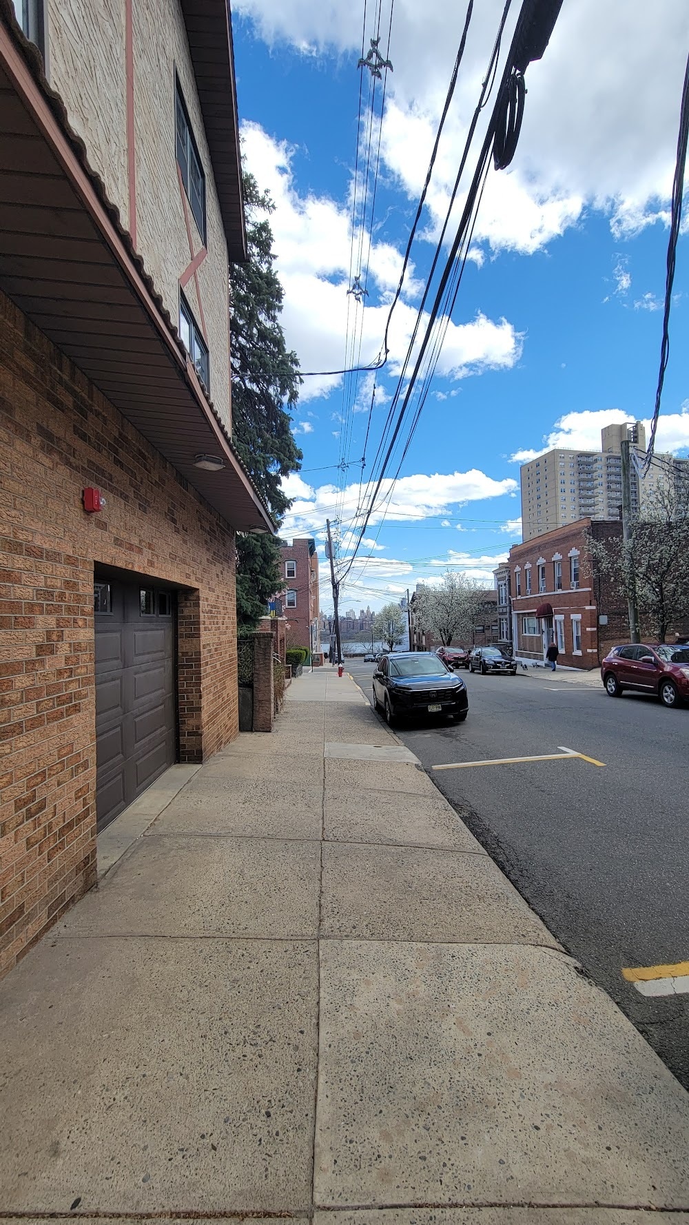 Building Photo - 56 68th St