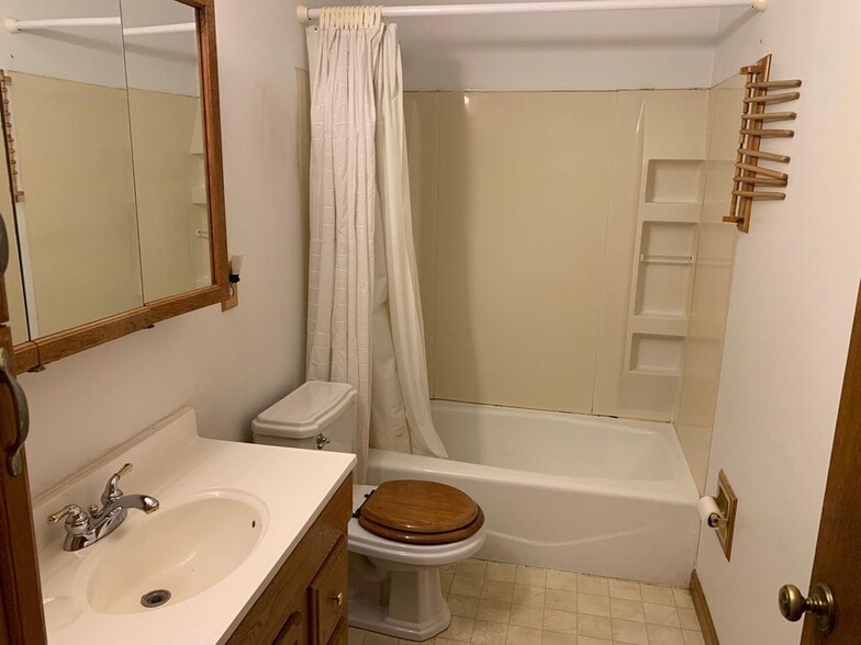 Building Photo - 4031 E Freedom Cir