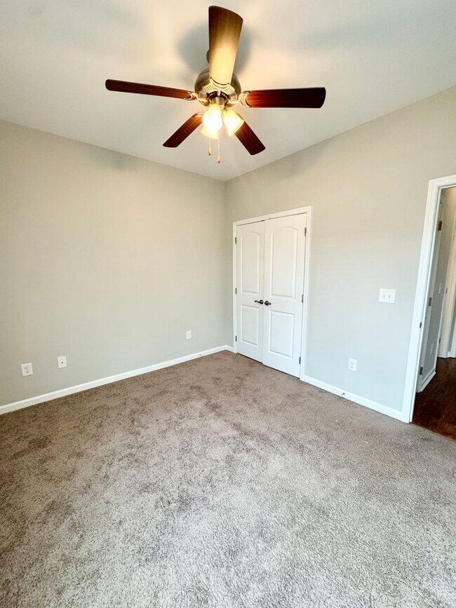 Building Photo - AVAILABLE 3 Bedroom/ 2 Bath with attached garage! Beautiful finishes throughout