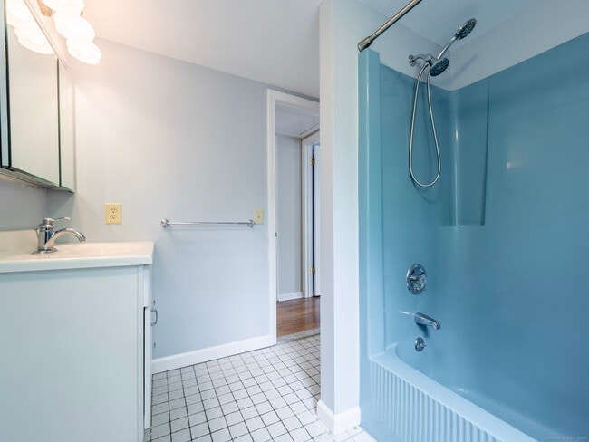 Building Photo - 21 Simpaug Turnpike