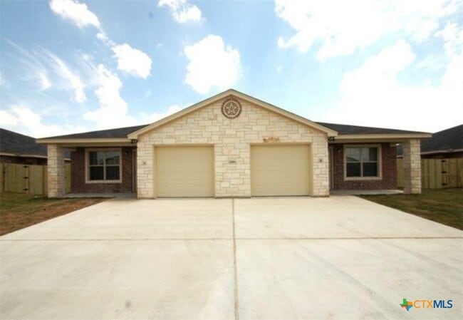Primary Photo - 4509 Cambridge Dr