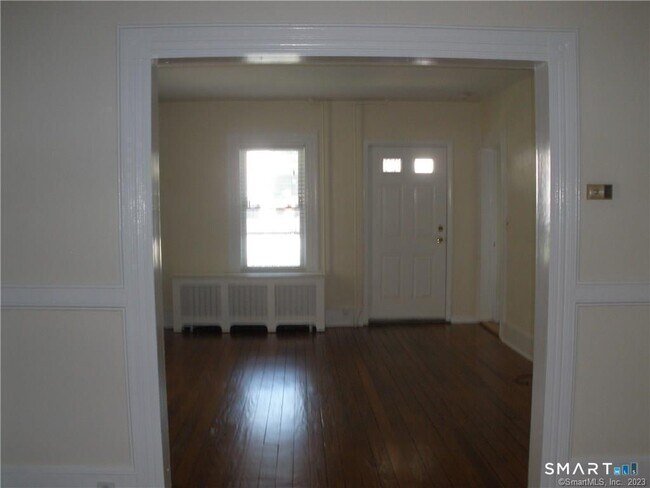 Building Photo - 803 Cove Rd