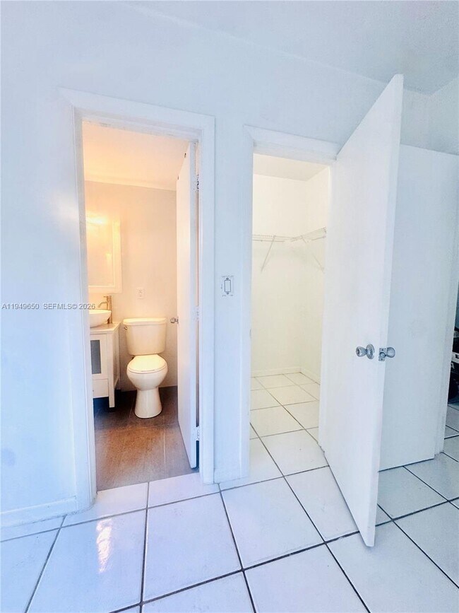 Building Photo - 6310 SW 79th St