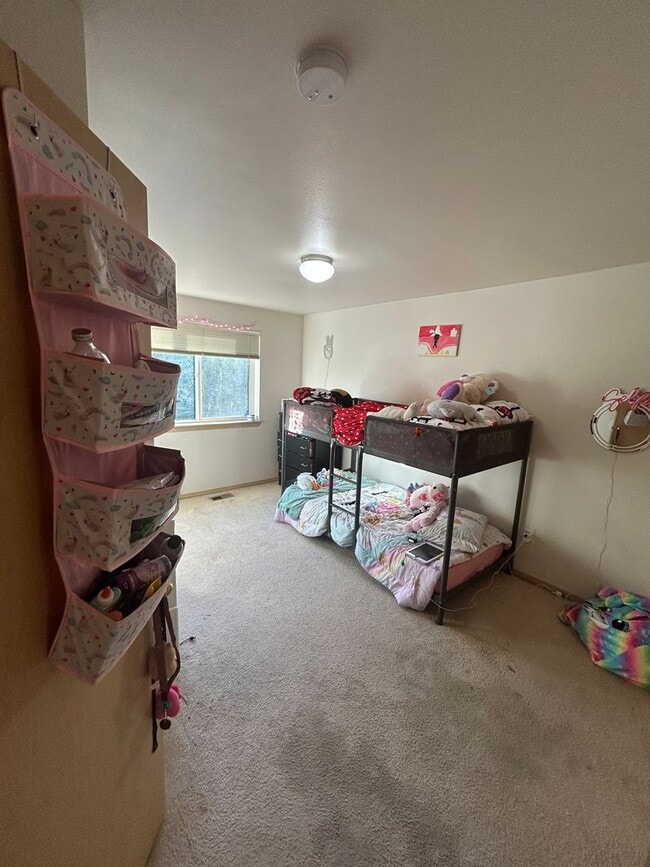 Building Photo - 4B, 2.5BA Pet-friendly home w/2-car garage...