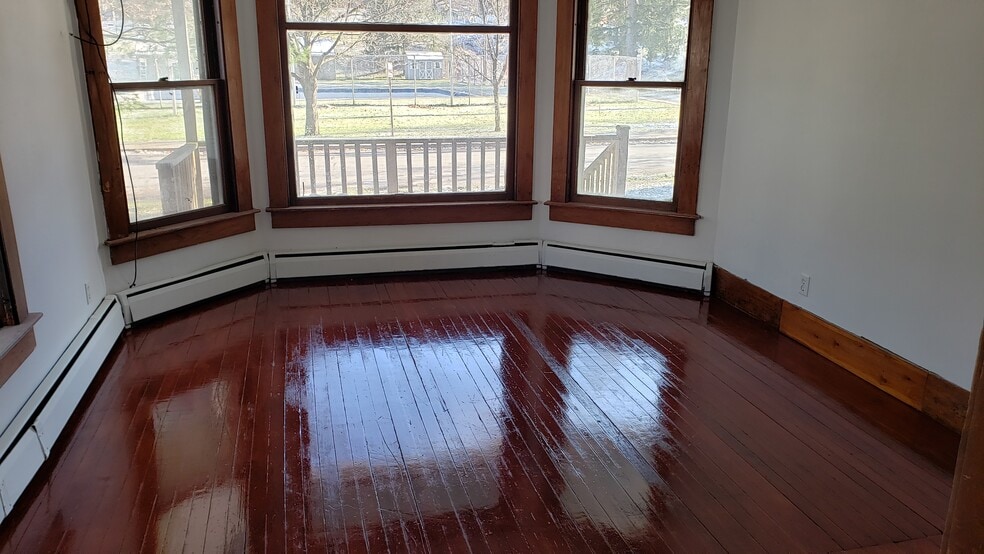 Living Room - 10 South St