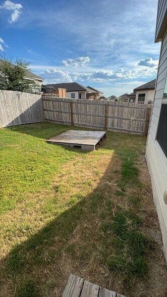 Building Photo - 331 Saddle Leaf